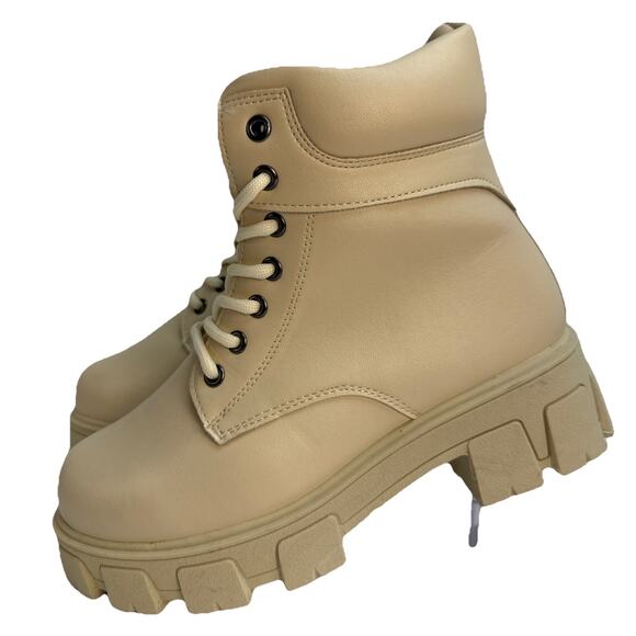 Wild Diva Shoes - Wild Diva Women’s Lounge Presh Lace-Up Combat Boots Women's Ivory Size 7 NWOB